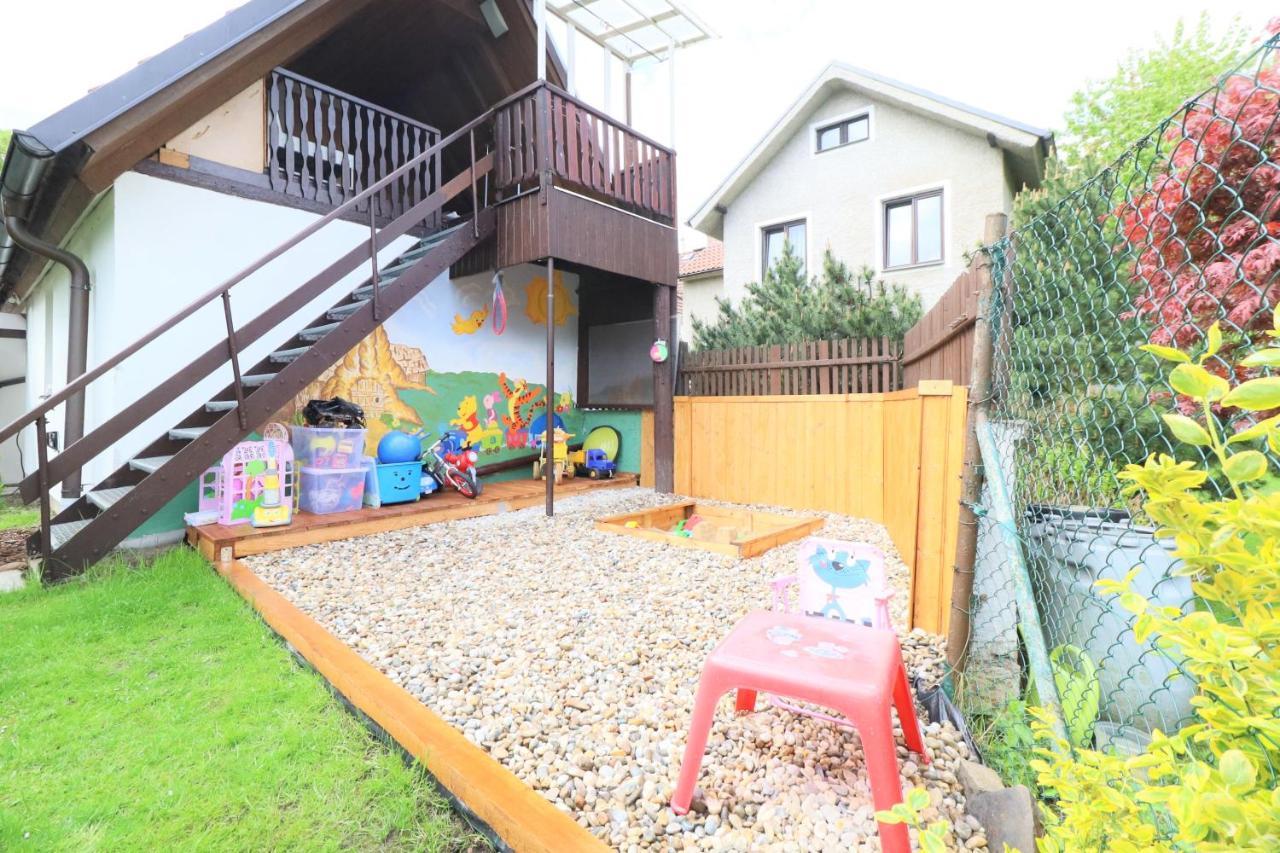 Adel Homestay